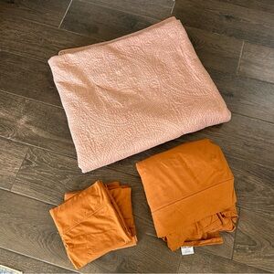 Target / King Size Mauve Comforter & Orange Sheets